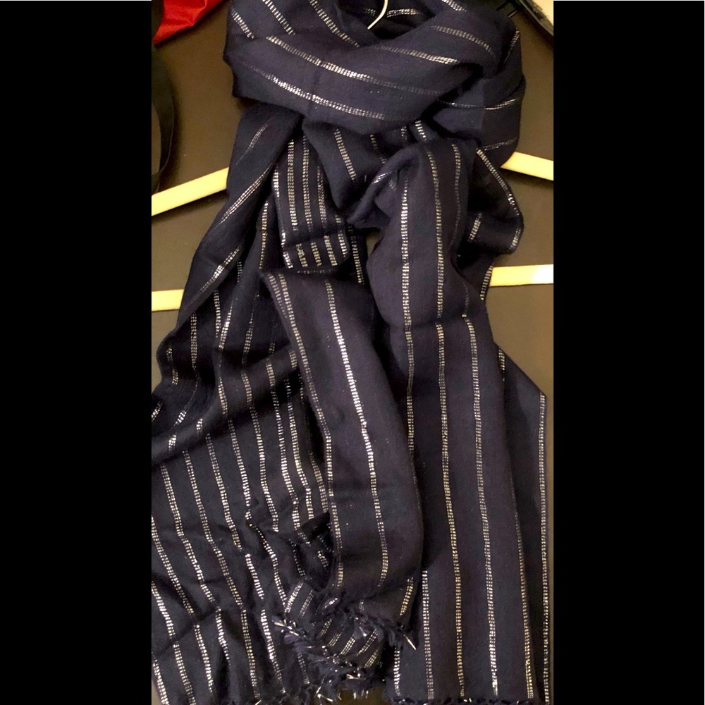 Navy cashmere scarf